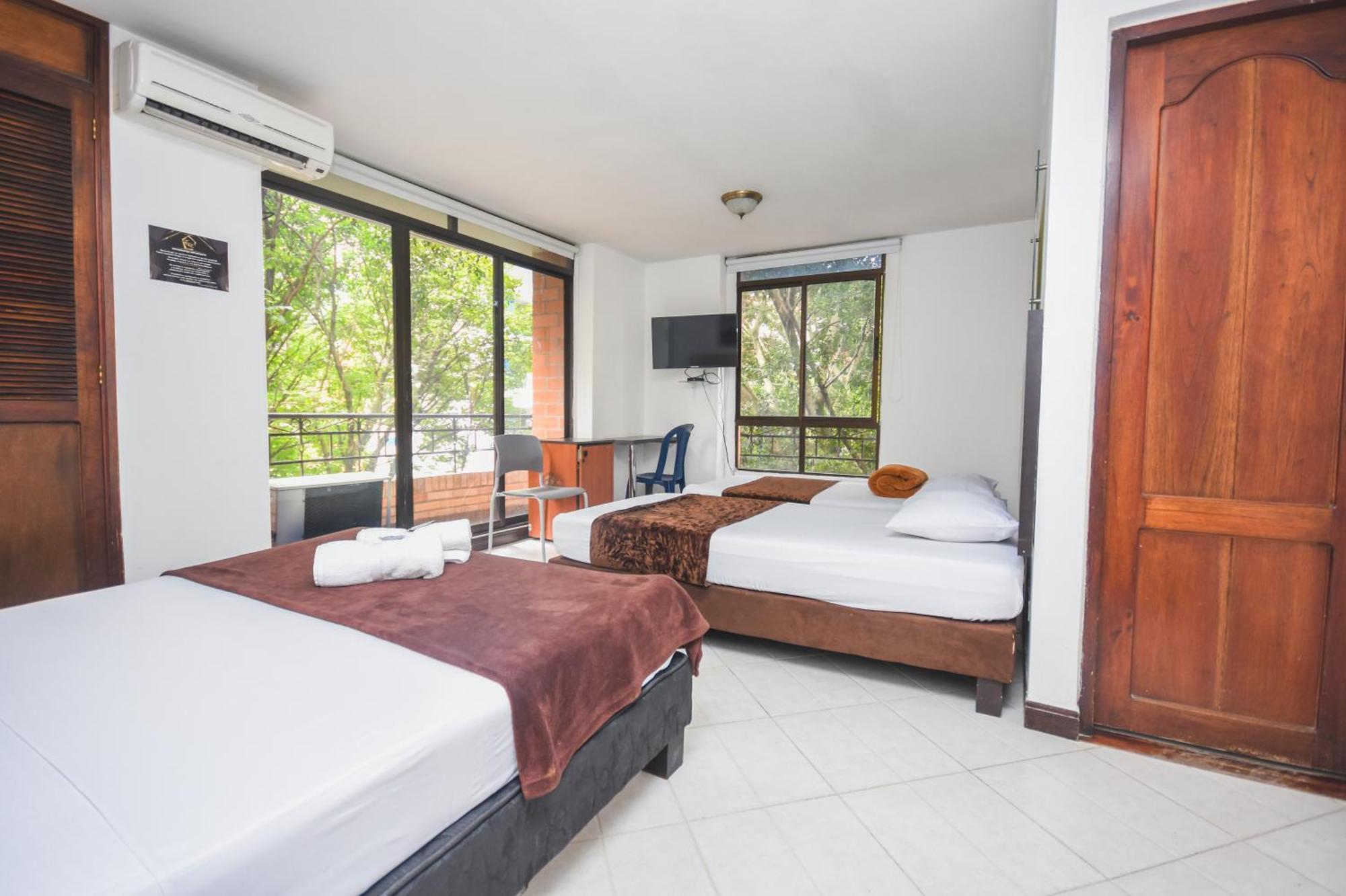 Hotel Estadio Real Μεντεγίν Εξωτερικό φωτογραφία