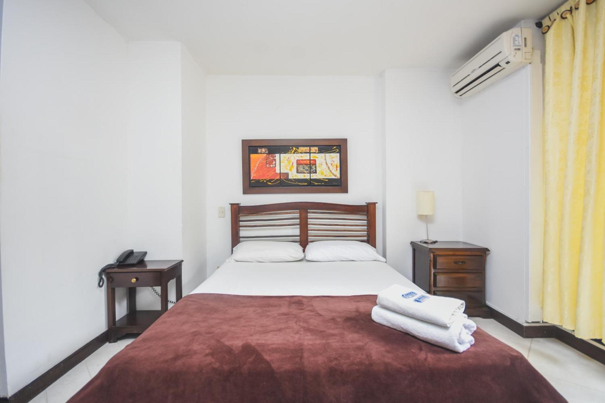 Hotel Estadio Real Μεντεγίν Εξωτερικό φωτογραφία