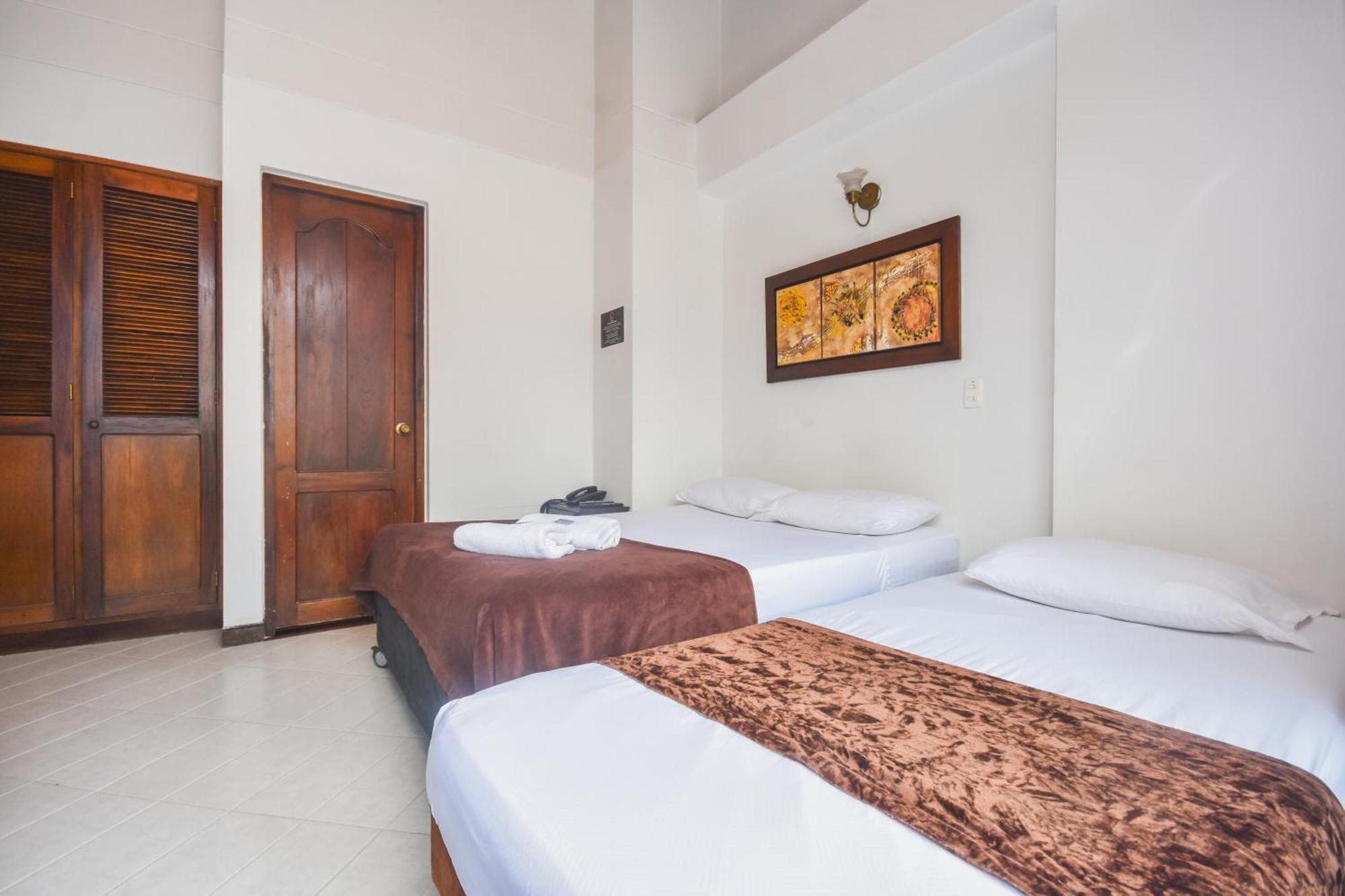 Hotel Estadio Real Μεντεγίν Εξωτερικό φωτογραφία