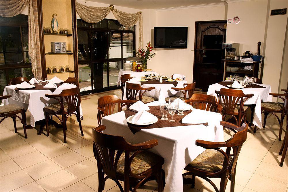 Hotel Estadio Real Μεντεγίν Εξωτερικό φωτογραφία